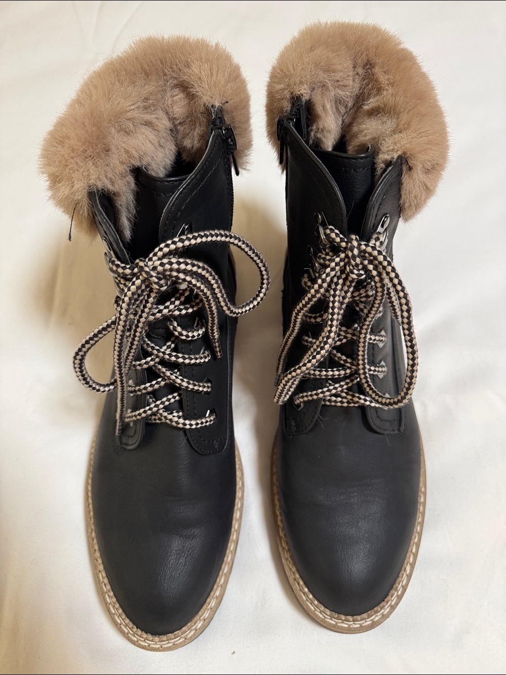 Steve Madden Women’s Black Faux Fur Collar Lace-Up Winter Boots Size: 11 NWOT